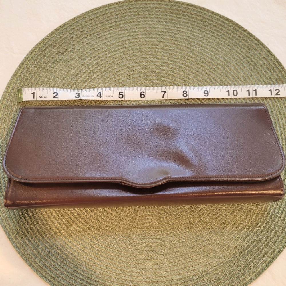 Vintage classy 1950s brown faux leather clutch.